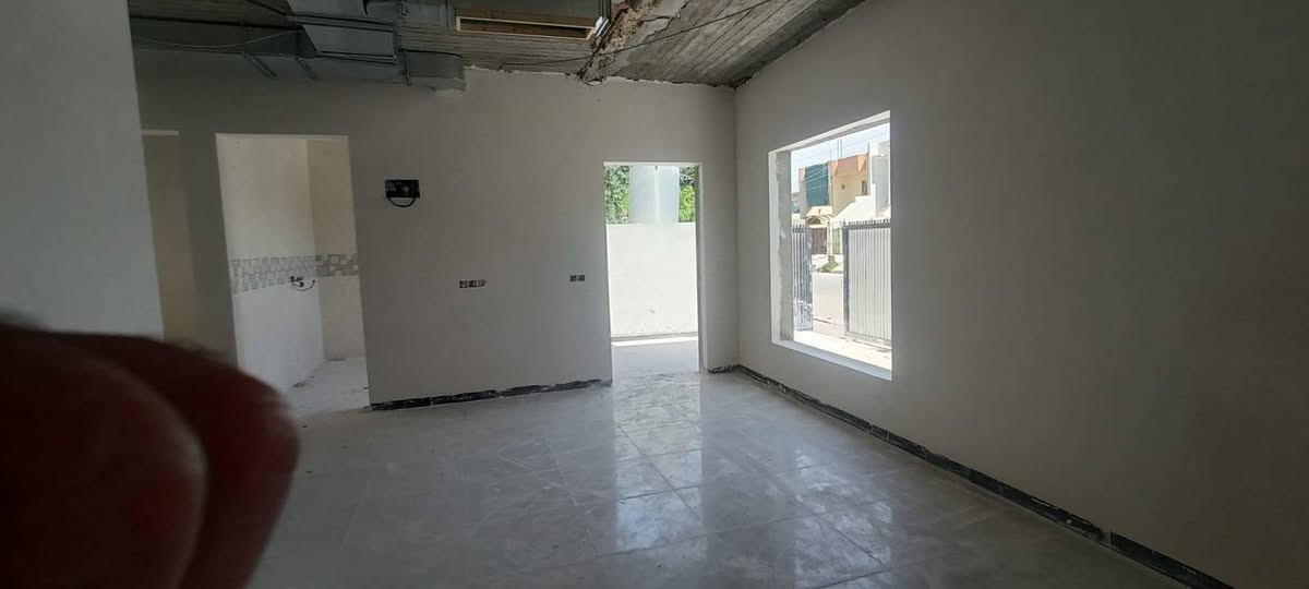 اعلان 📣📣
دار للبيع بلديه مساحه 100متر مربع 🏠
يتكون من غرفتين نوم استقبال مطبخ هول صغير درج🏠 خارجي نضام دكت تستلم مفتاح كامل بدون نقص🏠 
موقع العقار حي العسكري قرب جامع سداد البرزنجي عله🏠🏠 شارع 20 🏠
استفسار عله الرقم ‏‪***********‬‏📞📞
