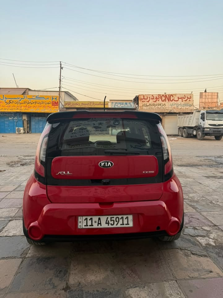 السلام عليكم كيا صول محرك ٢٠٠٠ موديل ٢٠١٥ وارد امريكي حادثها جاملغ امامي بدون دواخل بدون فتح 
شاصي ولغد وتكم وحوض كفاله 
رقم بغداد دولي بااسمي تحويل مباشر سياره جديده على وضع الشركه مال بيت 
جاهزه من كول النواحي 
مكاني بابل 
السعر ١٠٨
 رقمي/***********
