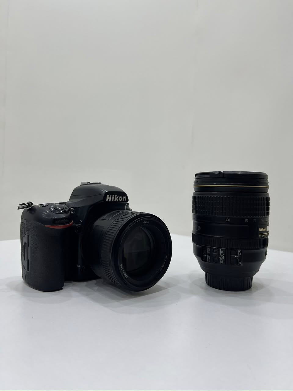 نيكون D-750 Full Frame 
مع عدسة 85mm  برايم 
مع عدسة زوم 24-120mm
گشرها كلش نظيف 
سعرها 
🔴مليون


**إذا كنت صاحب هذا الإعلان وتريد حذفه لأي سبب، رجاءا أرسل رسالة إلى الدعم الفني**