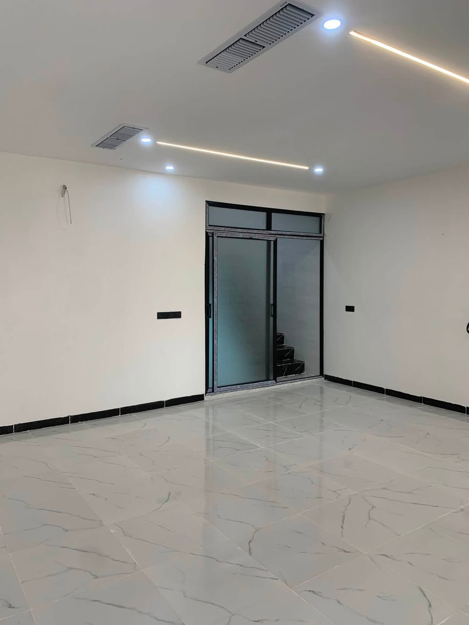 بيت للبيع اشتي١  125م طابقين طابو صرف
٤ غرف نوم 
مطبخ
وصاله 
وصحيات
استقبال
تفاصيل اكثر :
***********📞
