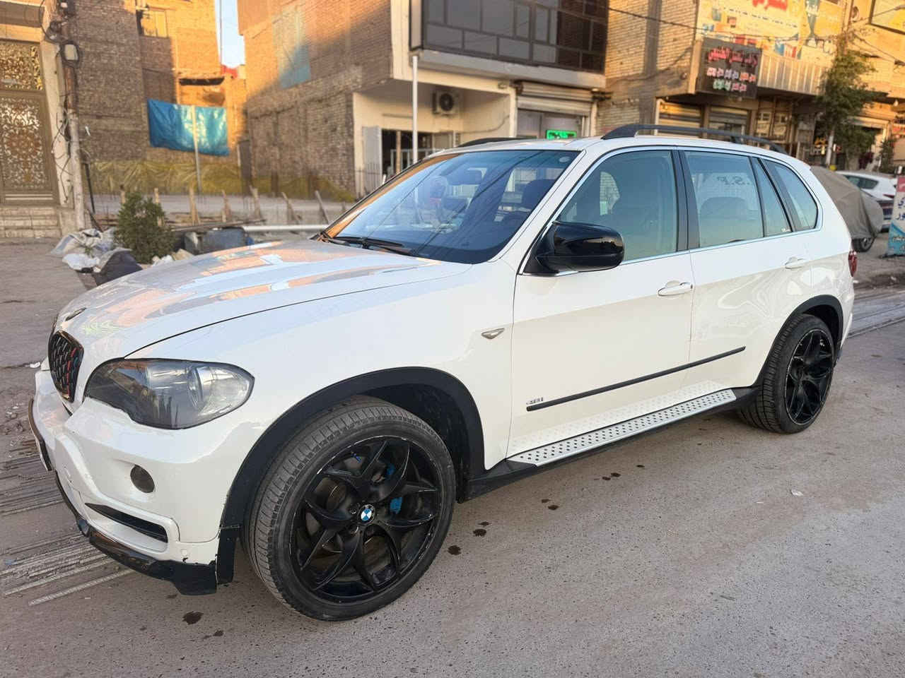 BMW-E70-X5'-2007
سيارة جديدة بمعنى الكملة واحلى من الصور .!
مكينة ٨ سلندر ٤.٨ 
فول مواصفات نظام كامل كيسلس تشغل السيارة بدون متخلي البصمة بالكاس فتح وقفل السيارة من جميع الابواب و٧ راكب 
خليجية بدون اي حادث او ضربة او صبغ عدا الدعامية الامامية! 
رقم بغداد الجديد بأسمي سنوية لغاية ٢٠٣٠ هزة جديدة 
مكاني بغداد 
*********** واتساب مفتوح ..

