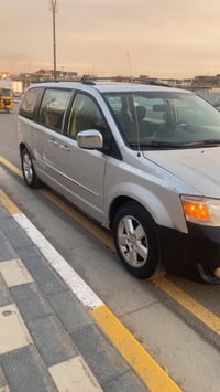 � للبيع – دوج  كراند كرفان  🚘 🔹 اللون: رصاصي  🔹 المواصفات: SXT  🔹 المش...