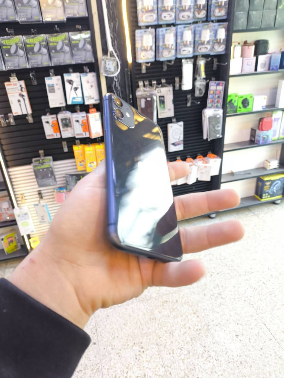 📱 ايفون 11 عادي
💾 ذاكرة: 64GB
🔋 البطارية: 100% (مستبدل أصلي)
✅ الجهاز شغال بالكامل بدون أي مشاكل
📶 تك سيم شغال طبيعي
📸 الكاميرات شغالة وتصويرها حيل حلو
🔊 الصوت واضح وقوي
📳 الهزازات شغالة طبيعي
🖥️ الشاشة أصلي ثلث خيارات (مستبدل)
❌ الفيس آيدي واكف
💰 السعر: 145 ألف قفلة
📍 الموقع: موصل – الأيسر
📞 التواصل: خاص أو اتصال مباشر
***********
