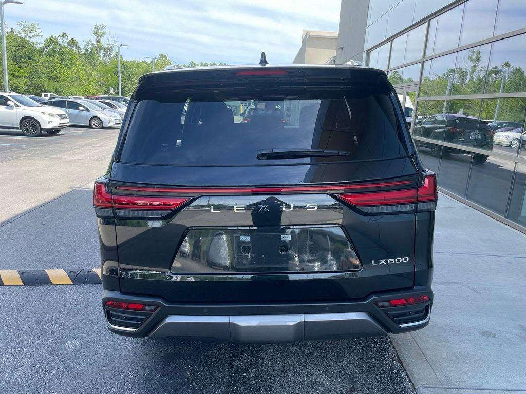 للبيع لكزس LX 600 الفاخرة موديل 2025
السعر 100  الف دولار 
شامل كمرك وشحن ورقم شمالي
كلين تايتل 
ممشى  6243 مايل
لون خارجي اسود
لون داخلي اسود
نوع الوقود: بنزين
محرك V6 سعة 3.4 لتر
نظام دفع رباعي
ناقل حركة أوتوماتيكي بعشر سرعات
مدة الوصول 50 يوم لتواصل خاص


**إذا كنت صاحب هذا الإعلان وتريد حذفه لأي سبب، رجاءا أرسل رسالة إلى الدعم الفني**