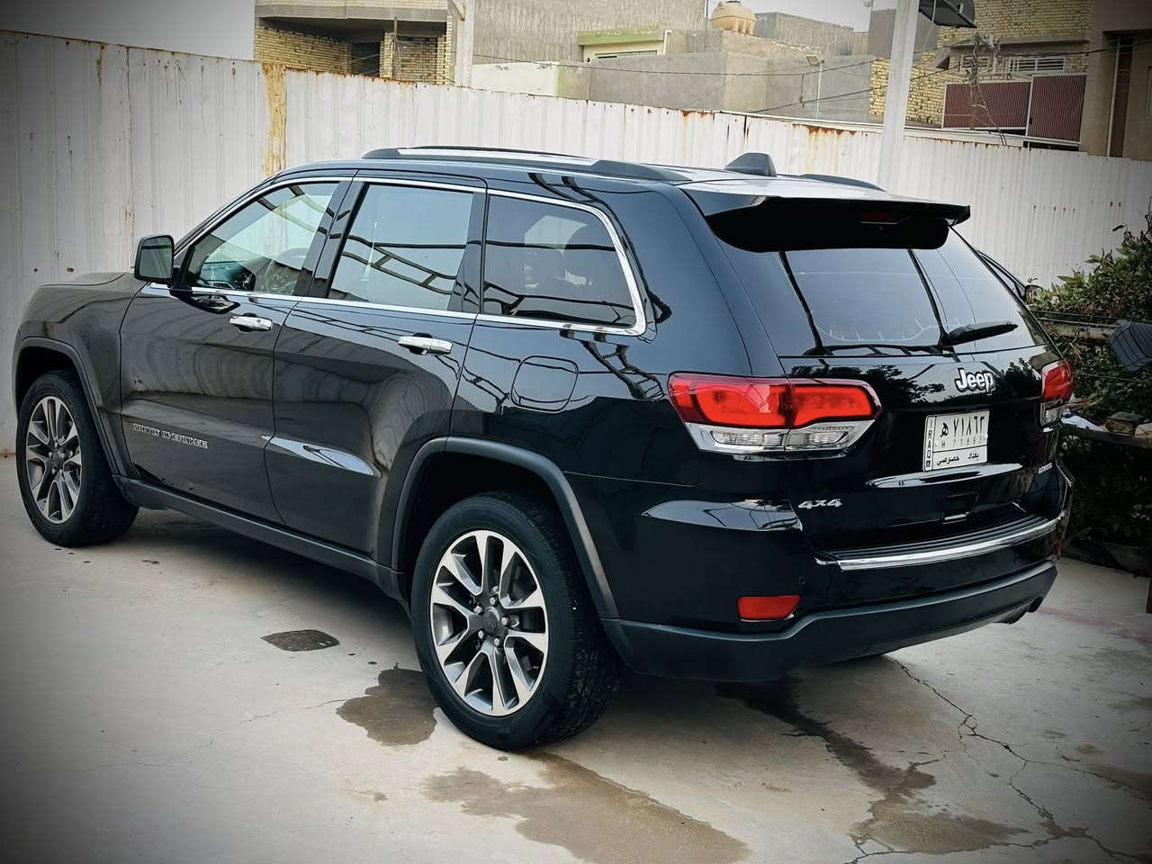 السلامً عليكم جيب 2020 لمتدد فول حادثه بنيد فقط نفسه مصلح بدون دواخل فقط والباقي كفاله حت من الشخط سياره جديده كلش الاستفسار ***********
