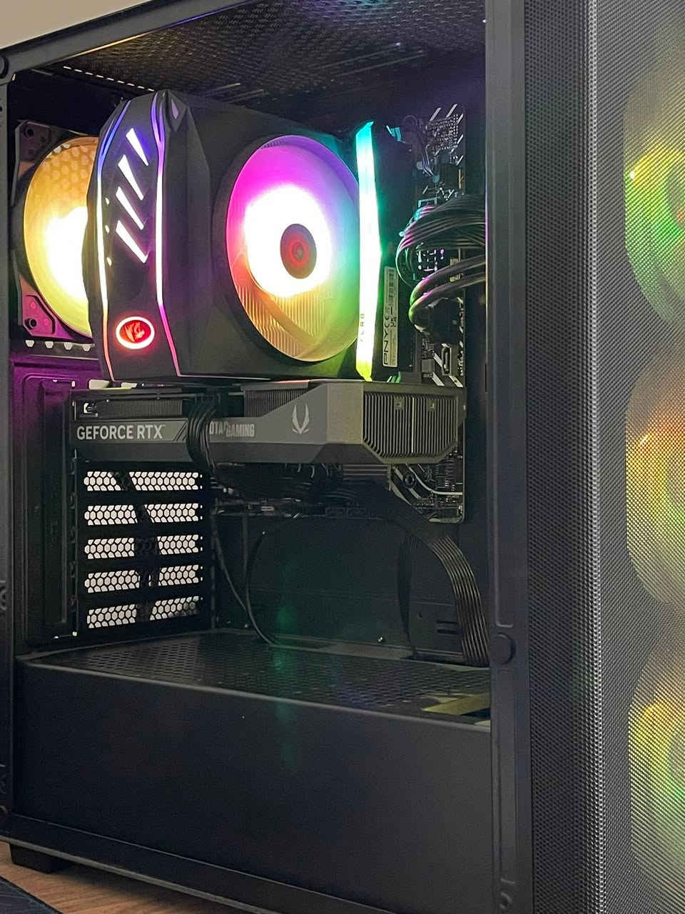 🔥 للبيع PC Gaming قوي وجاهز 🔥
مواصفات الجهاز:

✅ المعالج: Intel Core i5-14400F
✅ كرت الشاشة: RTX 5060 Ti 8GB ZOTAC Twin Edge
✅ المذربورد: ASUS PRIME H610M-K D4 ARGB
✅ الرام: 16GB DDR4 3200MHz RGB
✅ التخزين: 1TB NVMe PCIe 4.0 SSD
✅ الباور سبلاي: XIGMATEK ODIN 700W Gold
✅ مبرد احترافي REDRAGON BALDER RGB
✅ كيس FSP RGB Gaming Case

🎮 يشغل جميع الألعاب الحديثة بأداء ممتاز
⚡ سرعة عالية بالإقلاع وفتح الألعاب
🌈 إضاءة RGB كاملة وشكل احترافي
❄️ تبريد ممتاز ودرجات حرارة مستقرة

مناسب لألعاب:
Warzone • Call of Duty • Fortnite • Valorant • CS2 • GTA V وغيرها

الجهاز نظيف وجاهز للاستخدام مباشرة بدون أي مشاكل.

💰 السعر: (1,400)

📞 الهاتف :***********

📩 للجادين فقط، التواصل خاص
