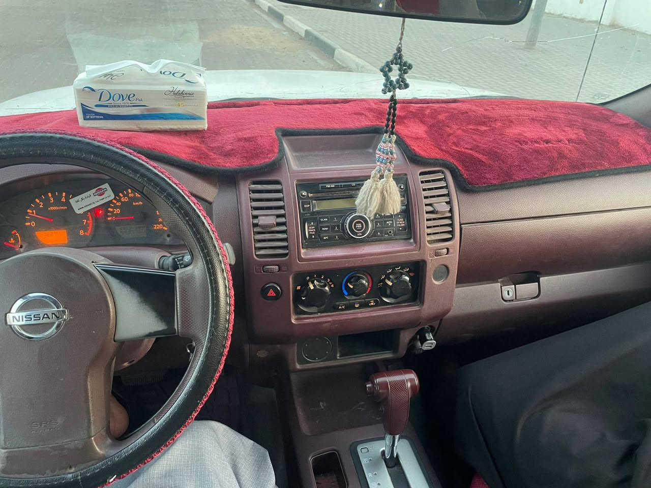 السلام عليكم نيفاره ١٤ بسمي بيه 
صبق بل بنيد وبيه تكحيلات
مكينه وكير وحداديه وتبريد كفاله وتخم تاير توه شاده  سعر ١١٠ وبيه مجال 
البصره قبله 
*********** بس تصال البصرة, العراق
