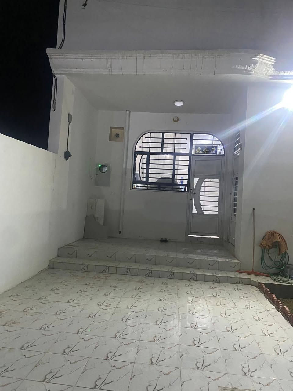 بسم الله الرحمن الرحيم
السلام عليكم ورحمة الله وبركاته
يعلن مكتب علي الصميدعي للاستثمار العقاري
عن توفر دار للبيع المساحة ٢٠٠ متر مربع الموقع حي الشرطة قرب جامع النور بناء حديث طابق ونصف
يحتوي الطابق الأول على استقبال ٦* ٤ ومطبخ ٤ *٤ مع مجمع درج ٧ *٤ وغرفتين نوم مساحة كل غرفة ٥ *٤ مع منور وصحيات داخليه وخارجية
الطابق الثاني يحتوي على غرفة مع بيتونة ٠
علماً جميع ارضية الدار سيراميك وسقوف وابواب وشبابيك بلاستك تركي والمنطقة تحتوي على كافة الخدمات ماء اسالة كهرباء انارة مجاري تبليط ٠٠٠ للاستفسار عن السعر وباقي التفاصيل الاتصال على الارقام التالية او مراسلة الصفحة :
📞 *********** متوفر واتس اب
📞 *********** متوفر واتس اب
او زيارة مكتب علي الصميدعي للعقار الكائن في ديالى ٠ جلولاء ٠ حي الشهداء ٠ مقابل اتحاد شباب جلولاء ٠ ودائرة التقاعد ٠
