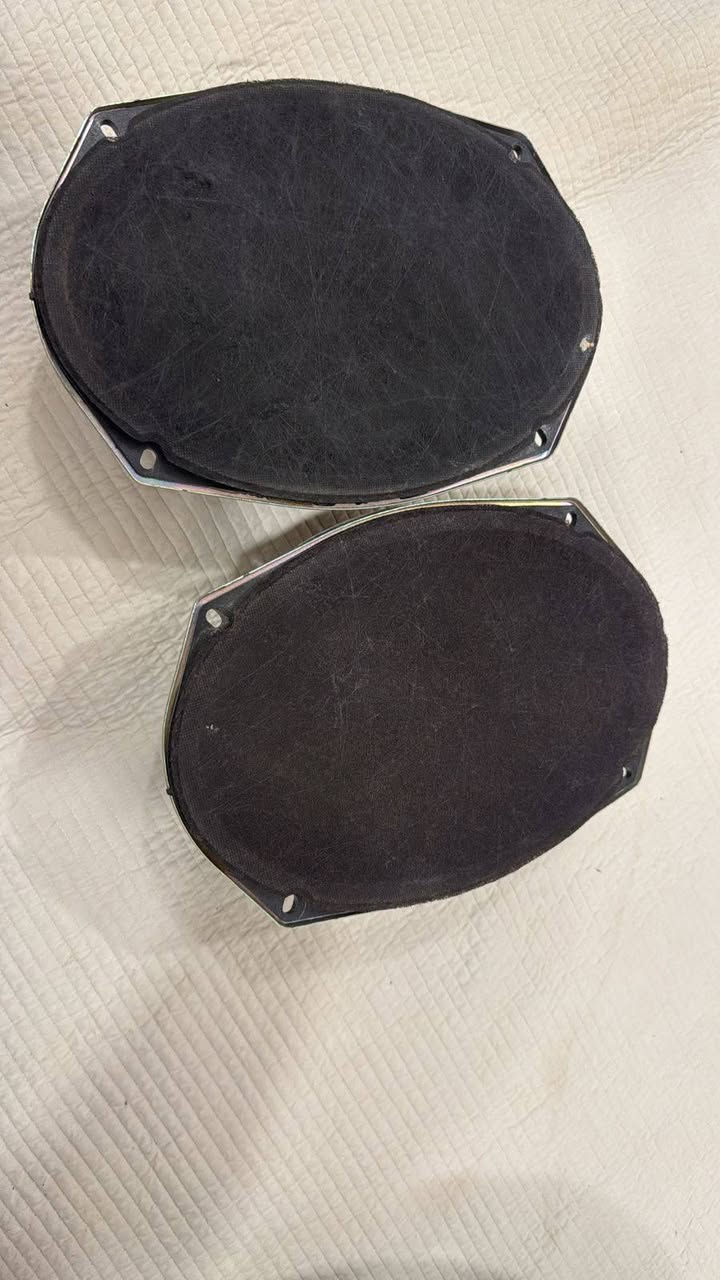 السلام عليكم 
اغراض جارجر للبيع كلمن وسعره 
زوج مري 125 الف 
شباك 30 الف 
جداح 15 ألف
زوج سماعت 25 الف
دركه. استيرن 30 الف 
فسفورات دعاميه تخم اصلي 50 الف
اليحتاج يتصل عل رقم التلفون بي وات ساب مكاني ناصريه 
***********
حيدر ابو كرار
