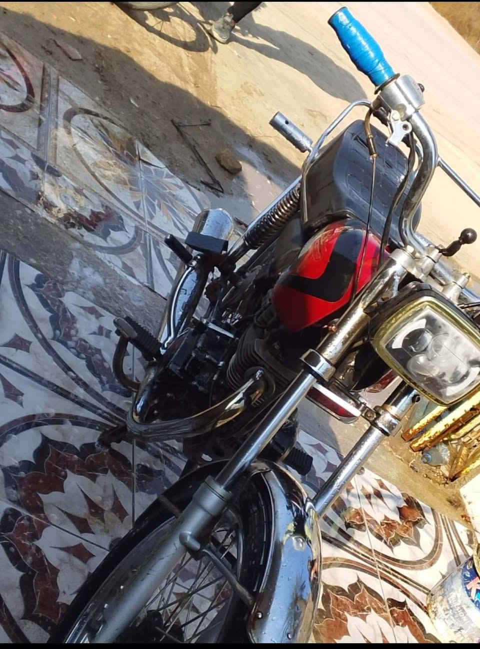 سلام عليكم شباب دراجه نامه كلك دراجه حلوه سعره 275 وبيه مجال قليل حك جيه مكان بابل محاويل قضاء لبعلوان هاذ رقمي ***********
