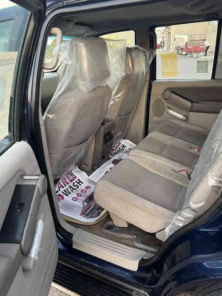 سلام عليكم سياره فورد اكسبلور موديل 2007 گير أوتوماتيك كيرومحرك بي شرط تايرات جديد صدرجديد كهربائي كول شغال مواصفات خليجي جامات ومرايه كهربائي سويج كونترول قوفل مركزي كاملا ABS كوشنات جديد 7راكب 3معقط كهربائي سياره كول شغال 4قطع صبوخ بيه حيزمً بدون صرب وبدون داواخل سنوي جديد راقم جديد سياره جاهز مابيه نقص كول شرط سعر 83$بيه مجال ***********
