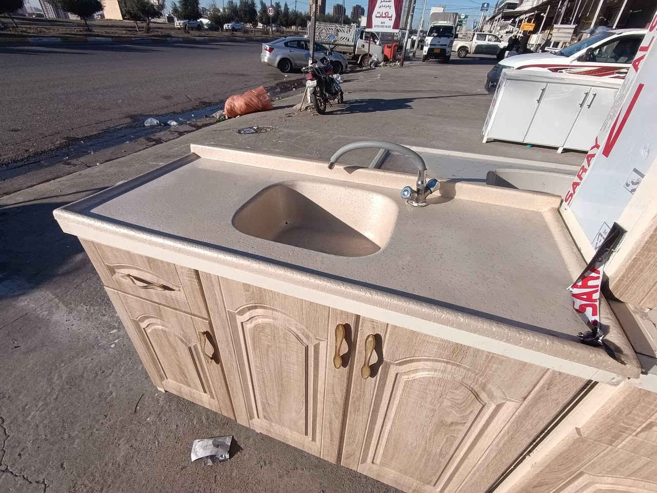 كونتر داخل الالمنيوم و ابواب بالون بريس 3قطع قياس 2متر /1.30 مستعمله كلش قليل اخت جديده  *********** واتساب
