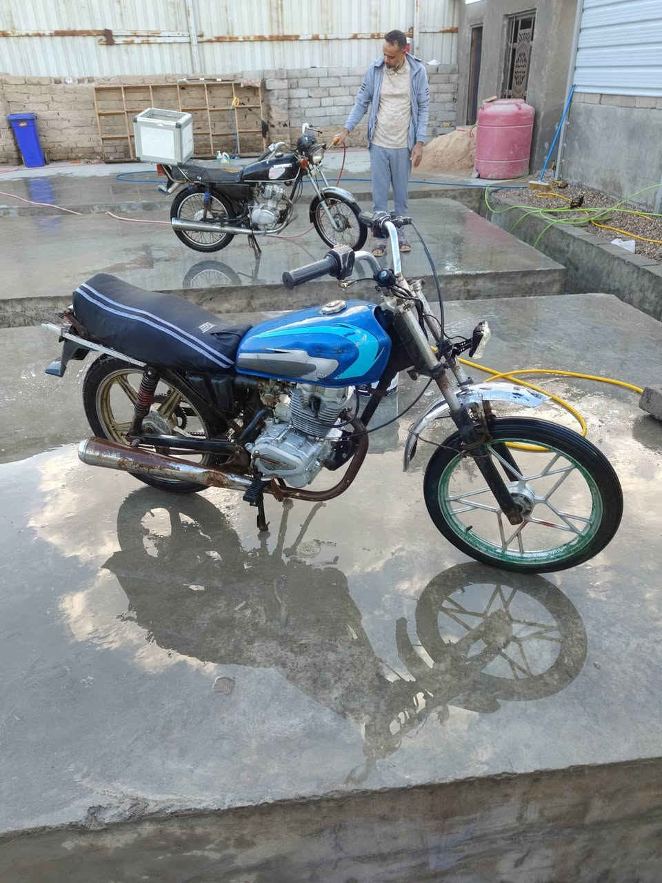 السلام عليكم دراجة ايراني محرك امتي ار المكان قضاء المدينه الهوير السعر 200 الرقم ***********
