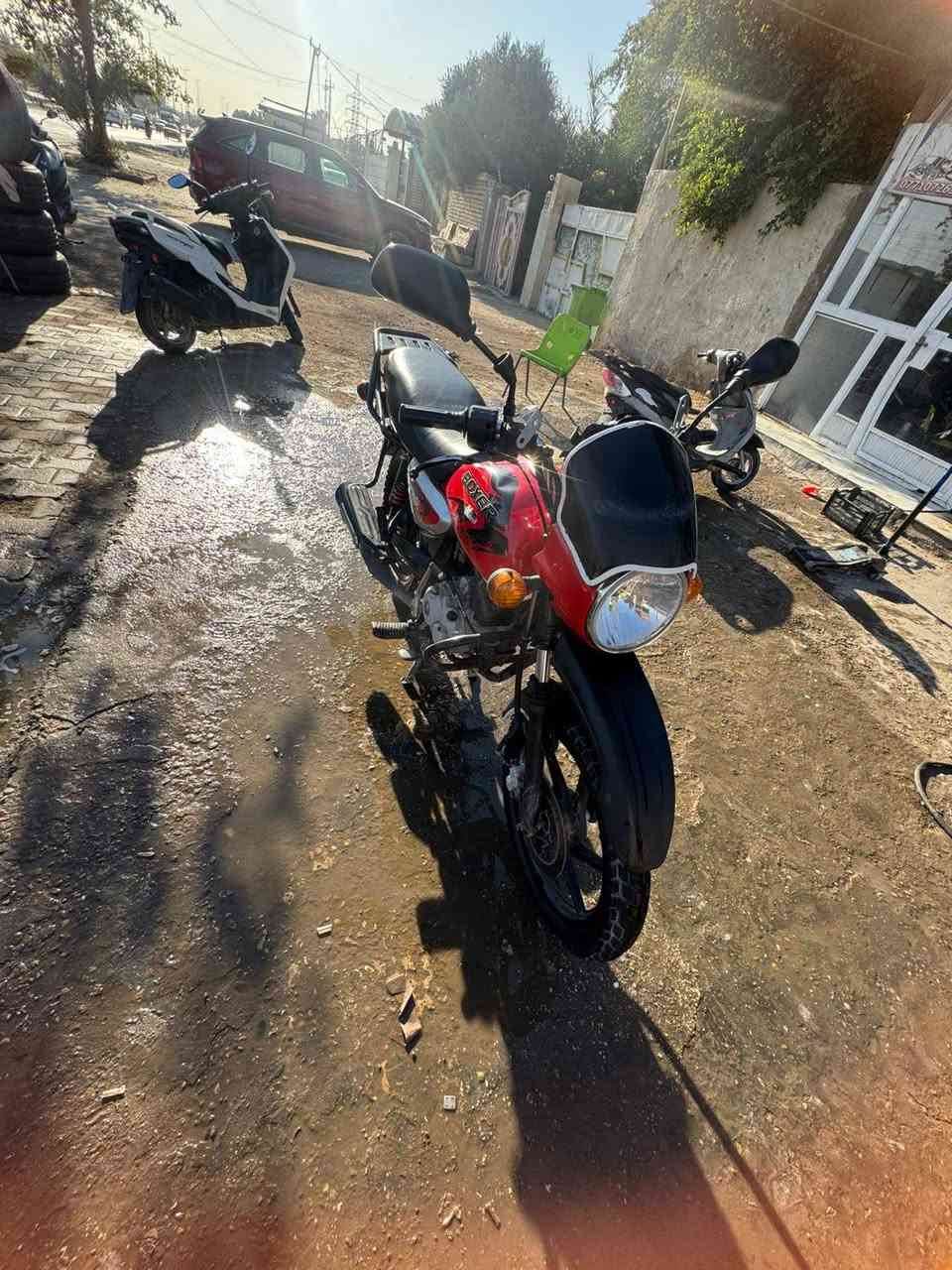سلام عليكم دراجه بوكسر للبيع الدراجه نضيفه المكينه اوراق اصولي مكمركه مامفتوحه ماشيه 59الف 
بكاني بغداد مدينة الصدر قطاع 40الدراجه مال بيت مامشتغل بيهة دليفري ابد السعر2300وبيهة مجال 
رقم التواصل ***********واتساب فقط متواجد 24ساعده

