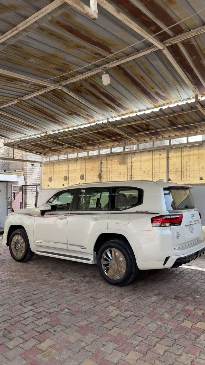 السلام عليكم لاند كروز 2025 زيرو
السياره رقم بغداد بأسمي تحويل ثاني يوم 
السياره زيرو مكفوله من كلشي وبعدهي على وضع الشركه السياره فول للاخير 
عداد دجتل 
كامره 360 
رادار امامي 
مانع تصدام امامي خلفي 
رادار بل مري 
بيبان شفط 
فتحه سقف 
مري قلاب 
مقاعد اماميه تدفئه تبريد
شاشات خلفيه 
وبعد بيهه هواي مواصفات معروفه
سعرهه 790$ 
مكان السياره بغداد البلديات رقمي ***********
