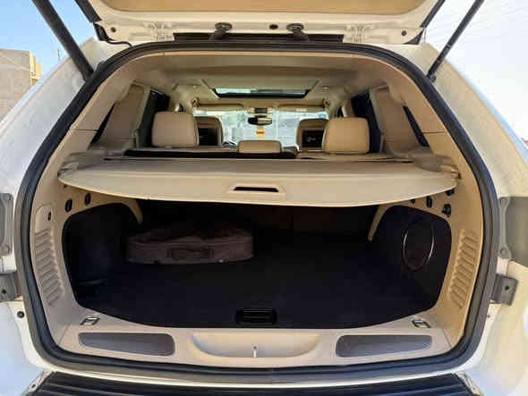 السلام عليكم جيب  لمتد  بلاص 2019 خليجي كفاله عامه  عدا رصعتين مسحوبات بيدي ار اقل الاصبع فول مواصفات على وضع الشركه كير ومكينه كفاله السعر 300 ورقه بيها مجال للاستفسار الاتصال على الرقم ***********
