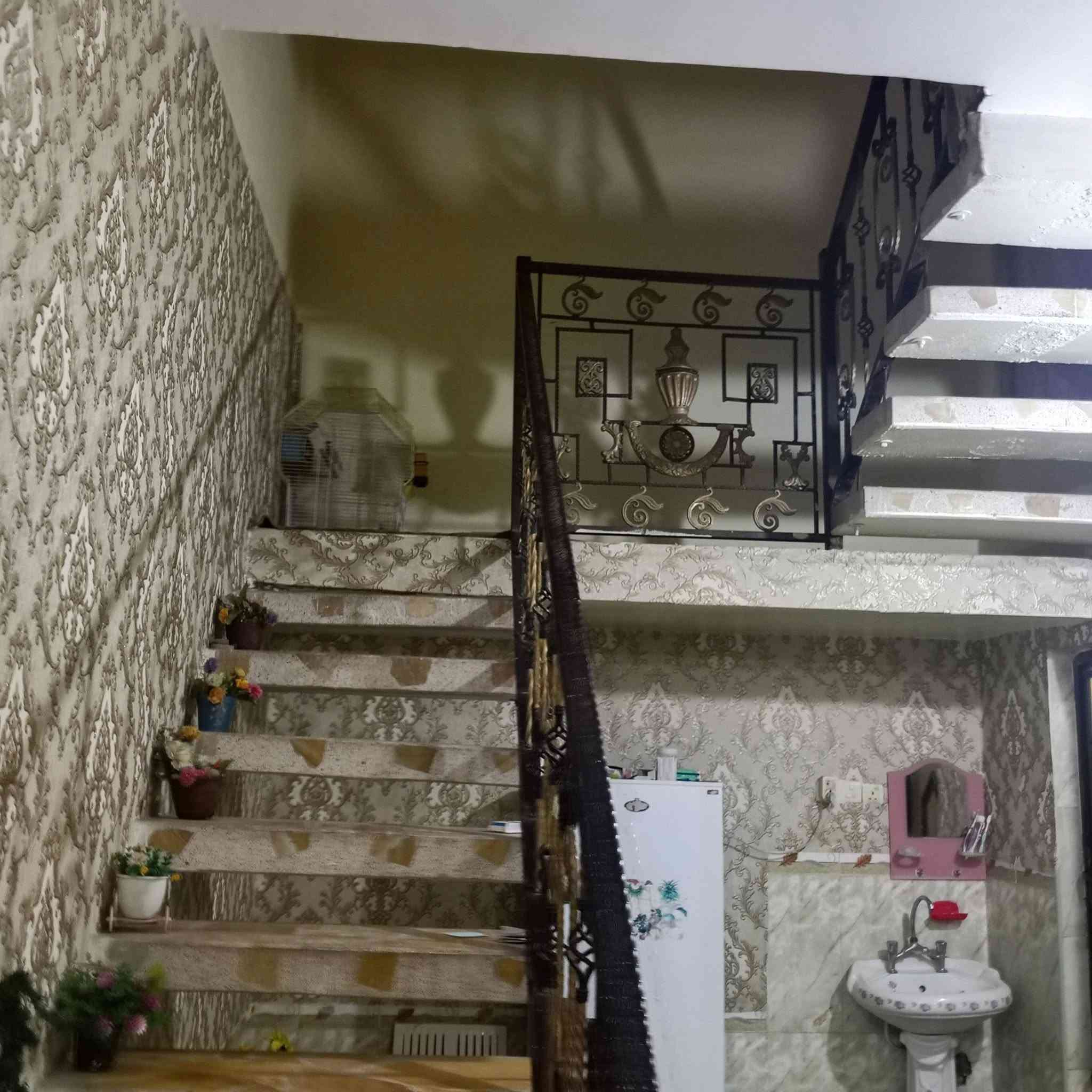 ياالله سلام عليكم بيت للبيع طابو صرف بحي العسكري الغربي مساحه 250 م على شارع 20 م كافت خدمات موجوده بناء طابوق أساس صب اعكاده يتكون من غرفه وصاله واستقبال ومطبخ وتخاريج داخلي وخارجي للأستفسار اكثر *********** حيدر الشيباني عنوان مكتب نهايه شارع العريضه
