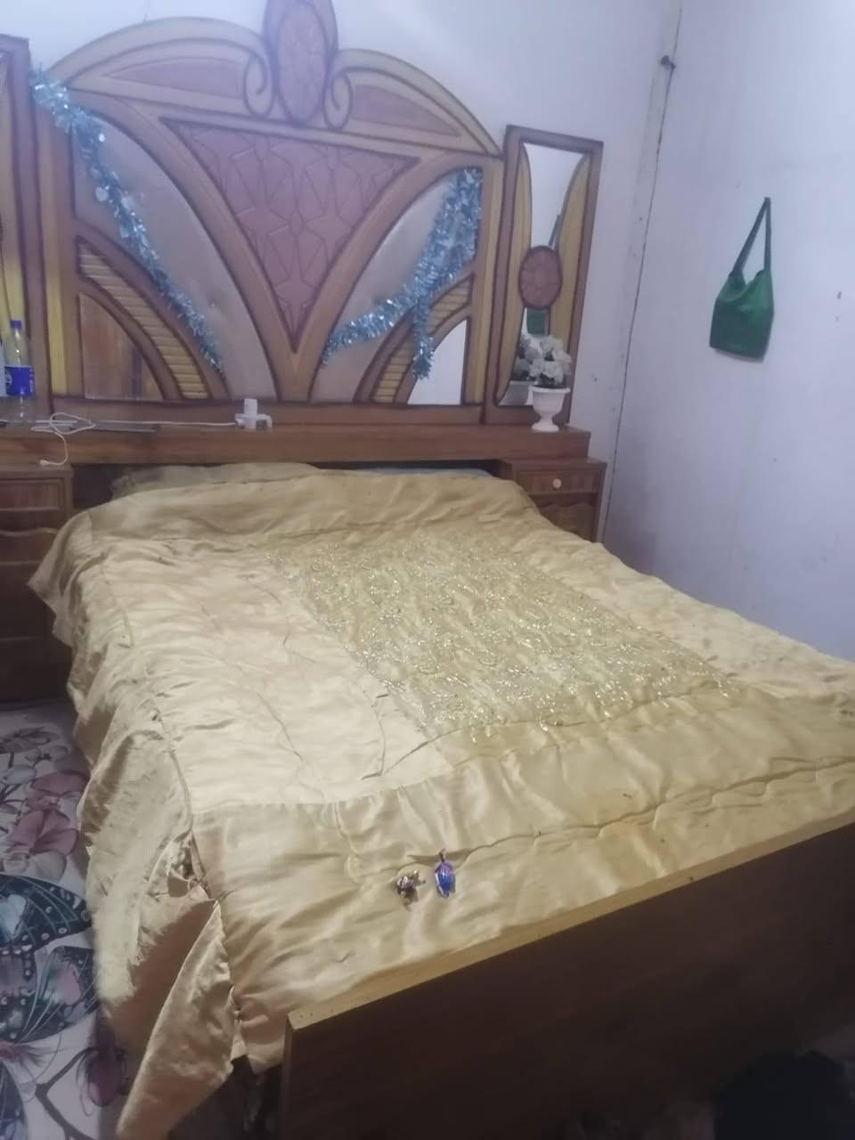 غرفه اخشاب مستعمله ثلاثه اشهر سعر 750 الاتصال على هذا الرقم ***********
