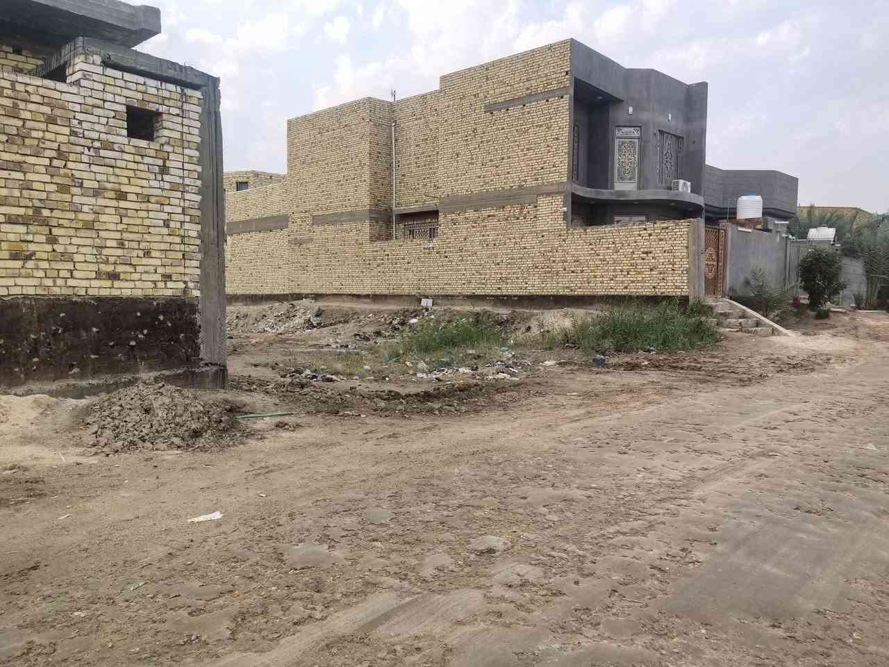 قطعة ارض طابو صرف  للبيع هور الجبور  اول ما تلوف على طريق سومر خلف محطة المي مباشرة مساحة 300 تنباع نصين
سعر النص 40
*********** 

. واضح رقم القطعة والمقاطعة

#تبعد عن الشارع العام 100 متر
