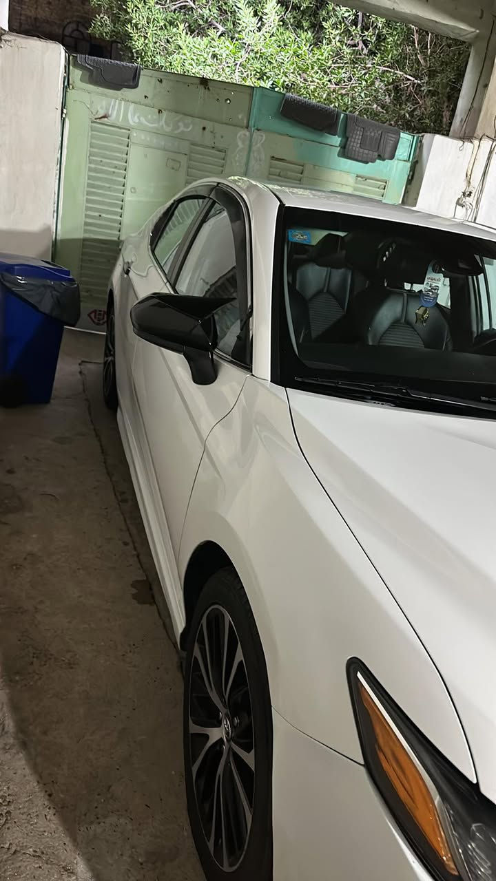 للبيع كامري 2019  لون ابيض  المواصفات se السياره كلين  بدون صبغ  رقم الهاتف ***********
