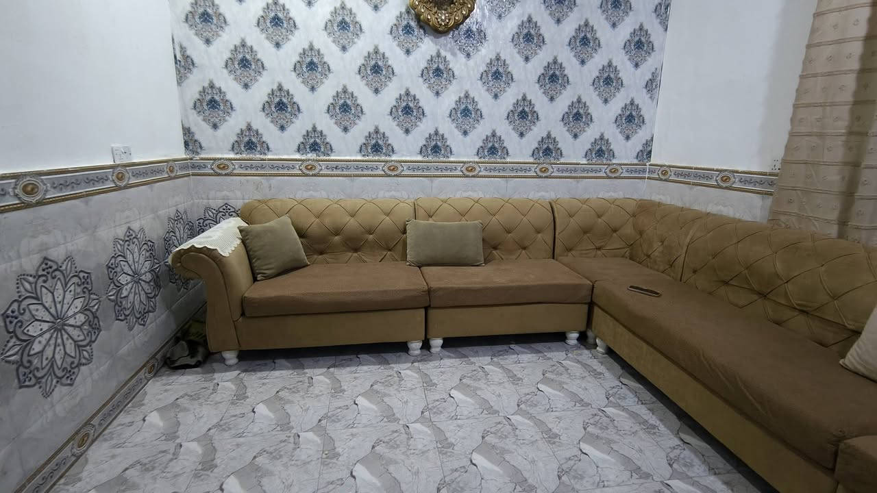 سلام عليكم قنفات كويتيه مستعمله نضيفه كلش عدد 5قطع إسفنج أصلي وكلهن  سحابات حرف L  السعر 400وبيهن مجال قليل اتصل ***********
