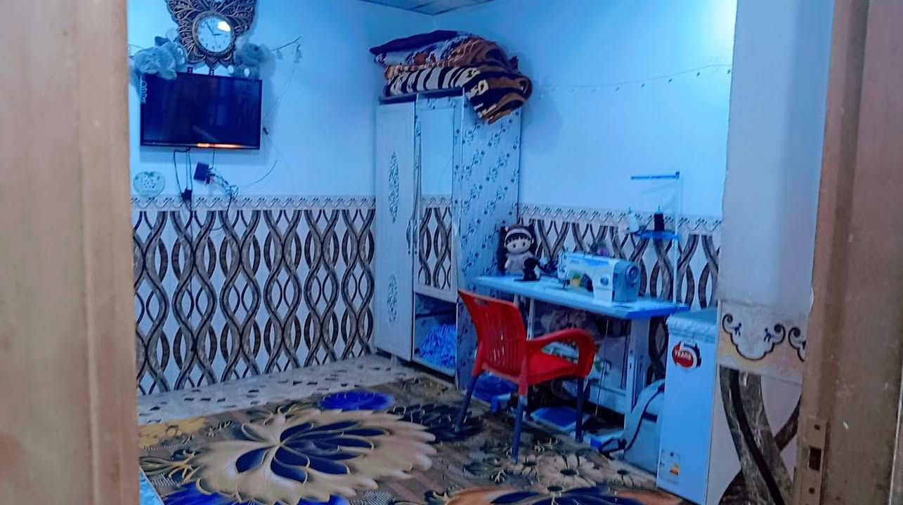 السلام عليكم بيت للبيع حي الأنصار ع ساحه المكان شارع المدارس الفرع المقابل لأعداية الضحى للبنات م ١٢٠ م طابقين ٣ غرف الطابق الثاني ٢ غرف مع صحيات الطابق الأول هول استقبال مطبخ غرفه نوم حمامات خارج وداخل السعر١٥٠ وبي مجال للأستفسار أكثر ***********
