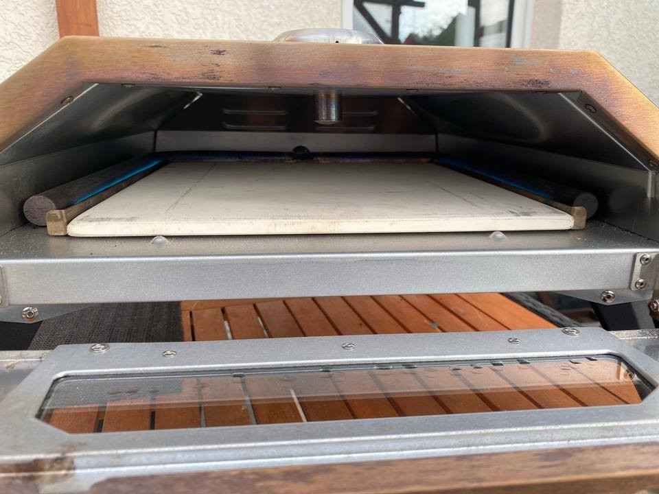 فرن بيتزا يعمل بالغاز  مزاد من 75 الف
للتواصل  واتسآب  او اتصال ***********
