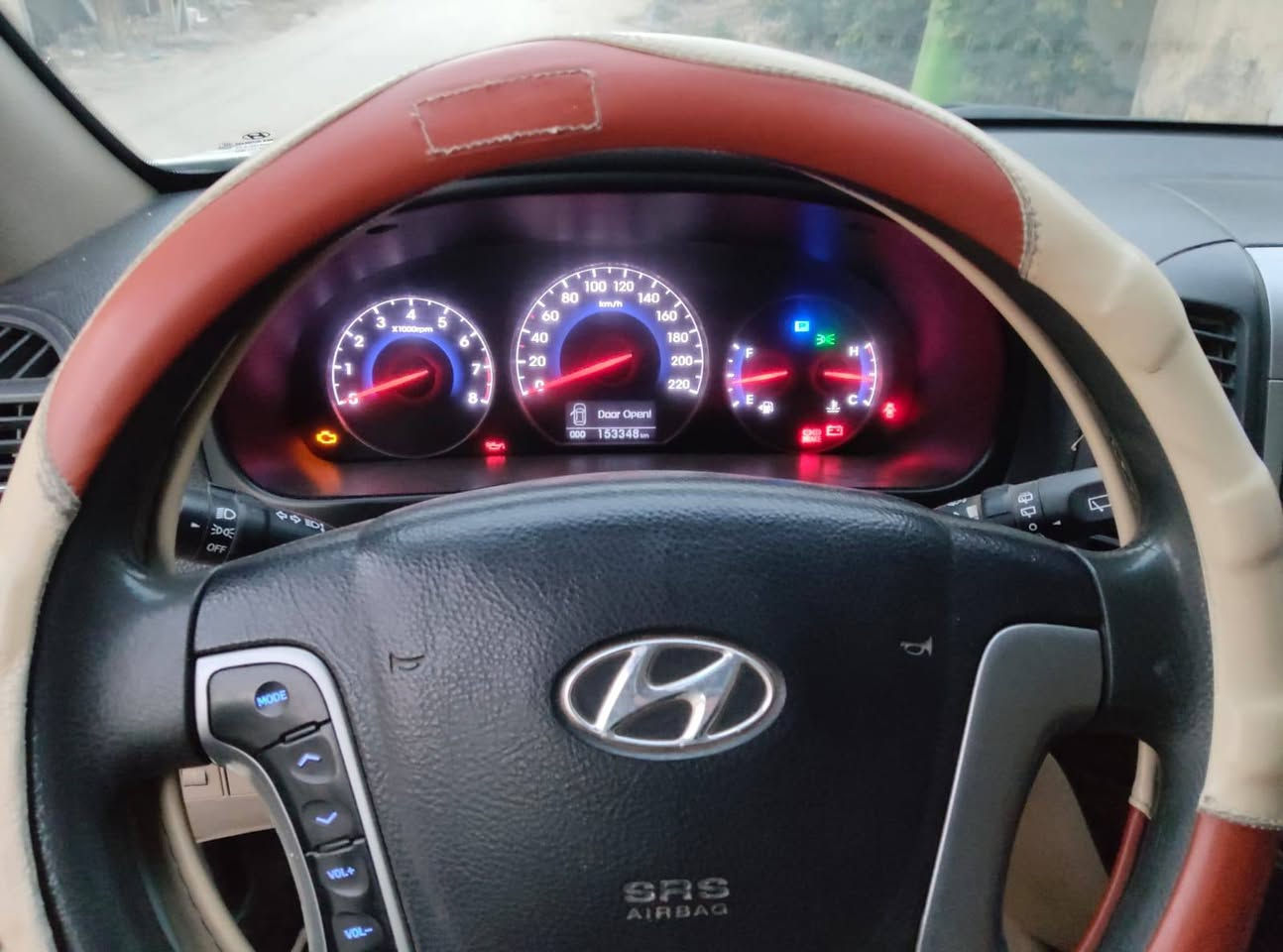 سنتافي موديل 10 رقم بغداد سته سلندر فتحة سقف ماشية 153 
***********. مكانها حلة
