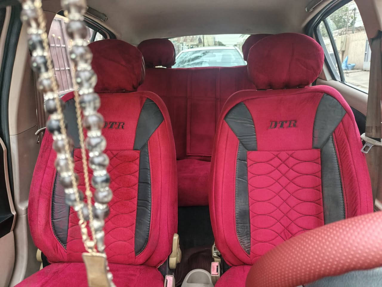 سلام عليكم سياره باندا موديل ٢٠١٣ رقم بغداد سنويه جديده هزه جديده سياره بيها ضربه جاملغ عكس سايق بس باقي مكفول كير محرك صدر خير من الله صور موجوده كدامكم 
*********** سعر[ ٥٣ $]
