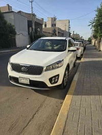 سورينتو خليجي للبيع  موديل 2018 نص فول 7 راكب v6    بدون ضربه   ( تكحي...