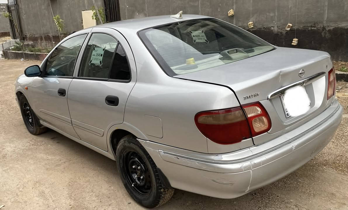 السلام عليكم 
سني 2001  ياباني للبيع محرك 1600 كير ومحرك وتبريد بشرط صدر عام جديد زوج تاير جديد باتري جديد مصبوغه عام وبيه ضربه بالجاملغ ومصلحه رقم بغداد بسمي تحويل ثانيه يوم  
عارضه بـ 72 وبيه  مجال للشراي
للتواصل على الارقام التاليه:
***********
***********
