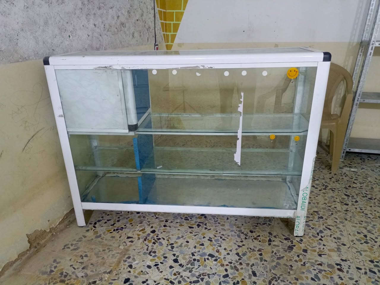 ستانات ملابس  العدد 3 وستان تعليك العدد 4 وجام خانه للبيع السعر خاص او الاتصال على الرقم ***********
