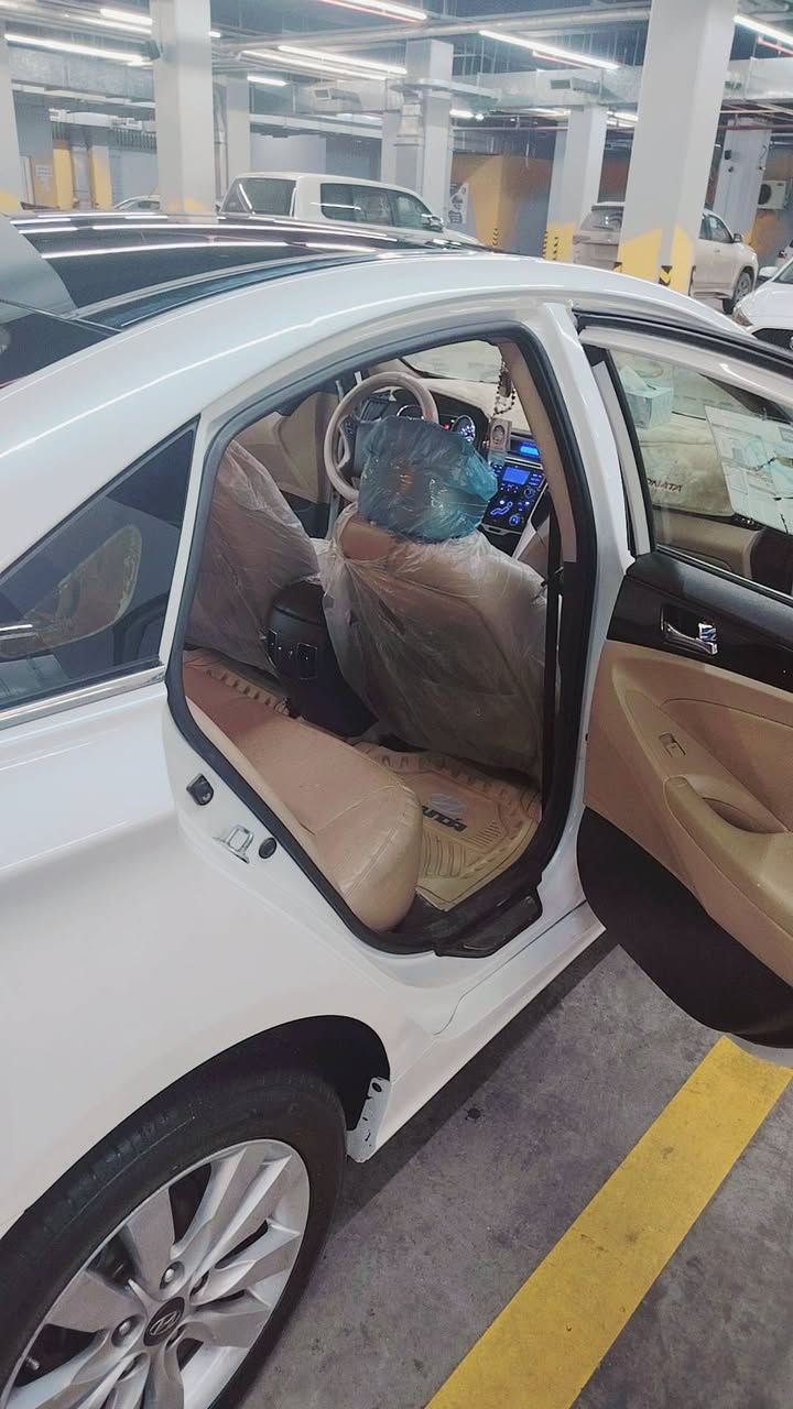سلام عليكم ....تحياتي للجميع
هيونداي سوناتا..خليجي 2011
                                             Hyundai..Sonata2011 
لون ابيض
.محرك 2400( محرك كبير المرغوب)
سقف اسود بانوراما
بصمة تشغيل + بصة دخول ابواب
تحكم ستيرن جهتين
كروس مثبت سرعة
حساس خلفي  
كير أتو +سپورت عادي
ويل كروم حجم 17
اشاير مري جانبي
مري جانبي شفط
سياره ماشيه 140حقيقي  كفاله عامه من الدعاميه للدعاميه شركه ..كير محرك شرط الفحص ..تايرات صدر كل جديد.  

السعر /      133
***********

***********
