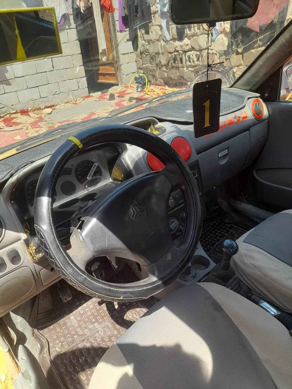 سايبة ٢٠١٢ ابيع كوم حديد بس اوديك الراعيها بأبو الخصيب سيارة كلها شغالة بس  الكير الرابع يفلت مكينه نضيفة *********** السعر 10ورقات
