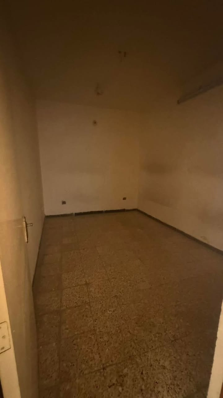 شقق للايجار عدد2 في السيدية (نضيفات ) طابق ارضي و طابق اول
مساحه كل شقه 80m تحتوي كل شقه على 

غرفتين نوم وصالة ومطبخ وخدمات صحيه 
موقع: السيديه مربع الاقتصاديين على شارع 30m

سعر الطابق الارضي 600 الف  
سعر الطابق الاول 500 الف 

‼️متوفر #عروضات اخرى لم يتم #ذكرها   عمارات 
تجارية وسكنية وشقق تجارية وسكنية ومحلات وعيادات

📊كل ماعليك الاتصال على الرقم (***********) أو المراسلة على الصفحة *ʲᵒⁱⁿ ᵘˢ*
الكوخ للتطوير العقاري
