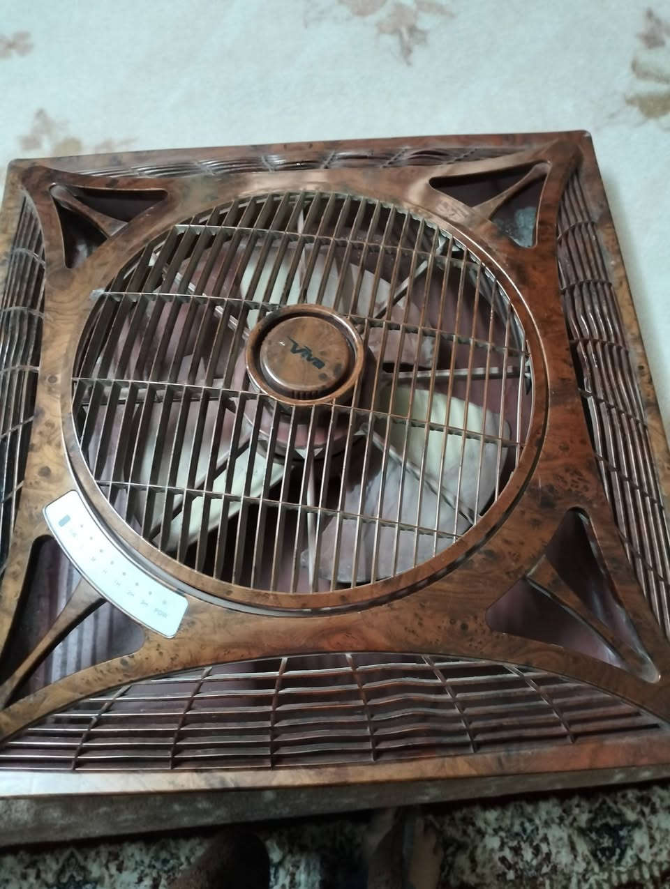 للبيع .كاونتر..طباخ...صحن انترنيت ..جرس...مروحة ..شراي يتصل..***********
