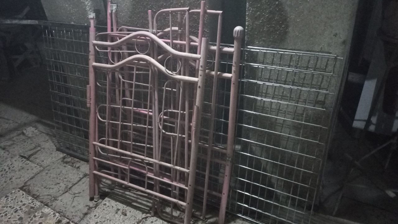 السلام عليكم 

مكلف بالنشر 

البيع كلهن سوية

فاترينة كرزات او بهارات او بقوليات او غيرها مستعملة نظيفة للبيع 

+ رفوف حديد عدد 175 رف سوري الصنع ثقيل مع الاذرع و الاعمدة 

رفوف زجاجية مع الاذرع والاعمدة 

سلة جبس بخمسة سلال عدد 1 

سلة ستيل  عدد 1

سرير طفل حديد وردي 1

شبكة اشياء شبكية عدد 1 مع الاعمدة 

عارضة سجق او حلويات عدد 1 نظيفة جدا 

عارضة اقلام مكتبية عدد 1

مراة 4 متر عدد 2  (تصلح لمحلات المخضر)

الاتصال ***********

واتس اب
