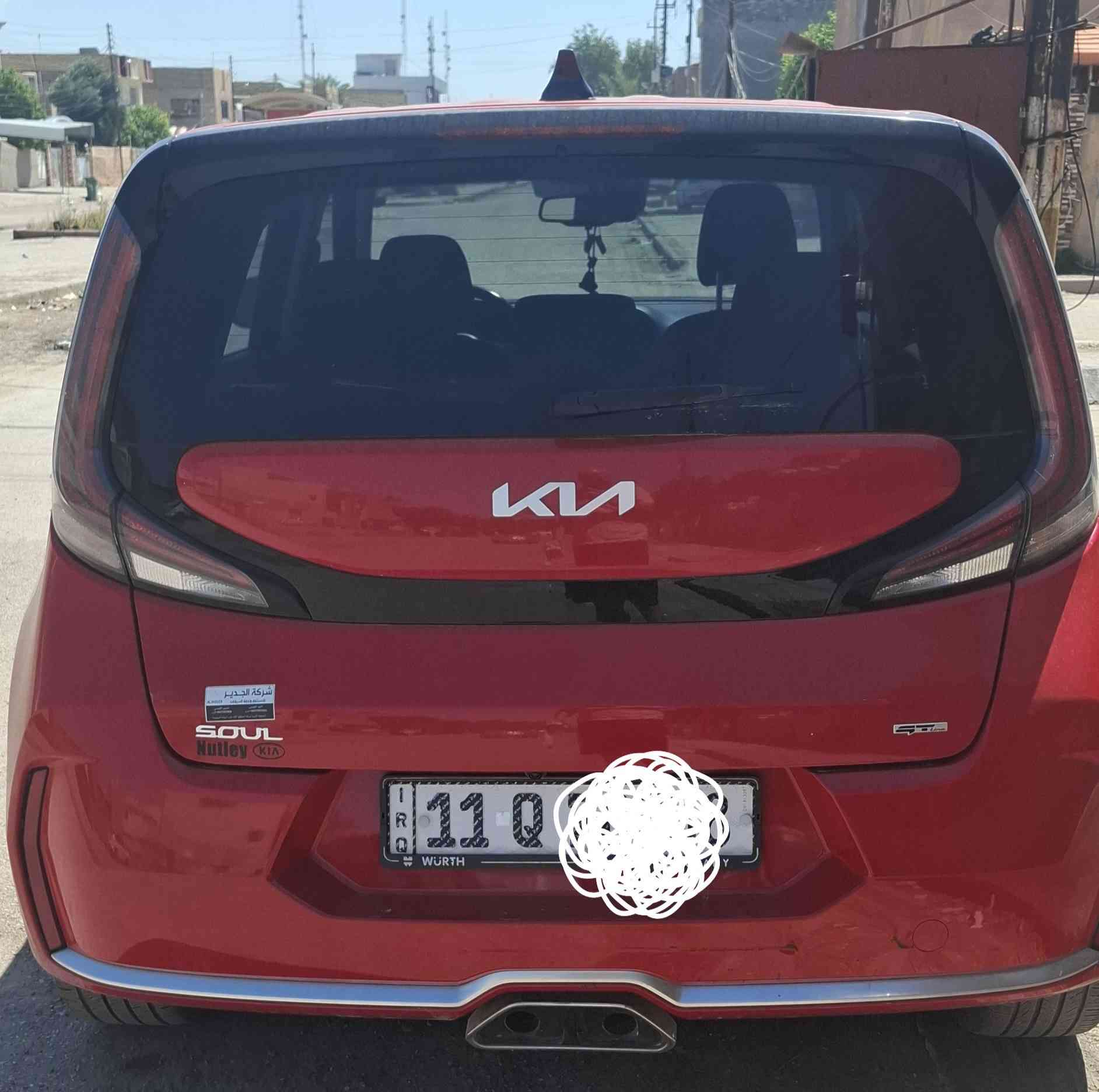 🚗 للبيع او  للمراوس فقط (سول GT-Line 2023)
​النوع: كيا سول GT-Line (فول مواصفات)
الموديل: 2023
الرقم: بغداد (بإسمي شخصياً - تحويل ثاني يوم)
المسافة المقطوعة: 42,500 كم
​🛠 حالة البدي والضرر:
• ​السيارة بدون صبغ نهائياً.
• ​تفاصيل الضرر: بارد وتكحيل كارت (شبرين) في البنيد أثر الحادث + خشم الجاملغ مع تعديل الجاملغ بارد + بارد قليل جداً في حافة الباب
• ​الدعامية: تبديل الدعامية الأمامية فقط.
• ​ملاحظة: توجد طخة بسيطة جداً في الباب الخلفي (جهة الراكب) أثر النقل (موضحة بالصور) ورصعة بالبنيد (طابوكة بسبب اطفال المنطقة )
• ​الإيرباگ: ضرر إيرباگ الدكة (الستيرن)  والدشبول مبدل بلادي.
​🔄 تفاصيل المراوس:
​أرغب بالمراوس مع السيارات 
• ​توسان موديل 2023.
• ​سبورتج موديل 2023.
• ​كونا موديل 2024 أو 2025.
​
• ​رقم بغداد.
• ​اللون: (أبيض / سلفر / سموك).
العنوان :- المحمودية إو الكرادة 
​📞 للتواصل:***********

