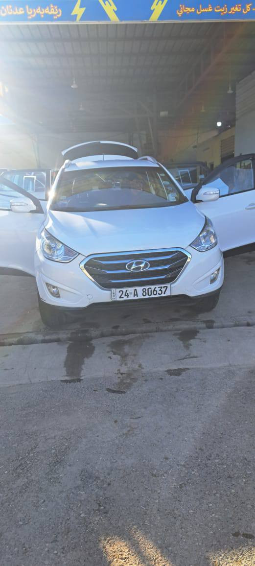 سلام عليكم سيارا توكسن 2013 للبيع
بدون دعم و بدون دواخل 
بس صندوق صبغ
كاميرا خلفية شريكه 
رقم جديد
بدون سلايت بدون بانوراما
محرك 2000 دوش
سعر 150$ بيها مجال 
رقم موبايل و واتساب ***********
عنوان دهوك دوميز
