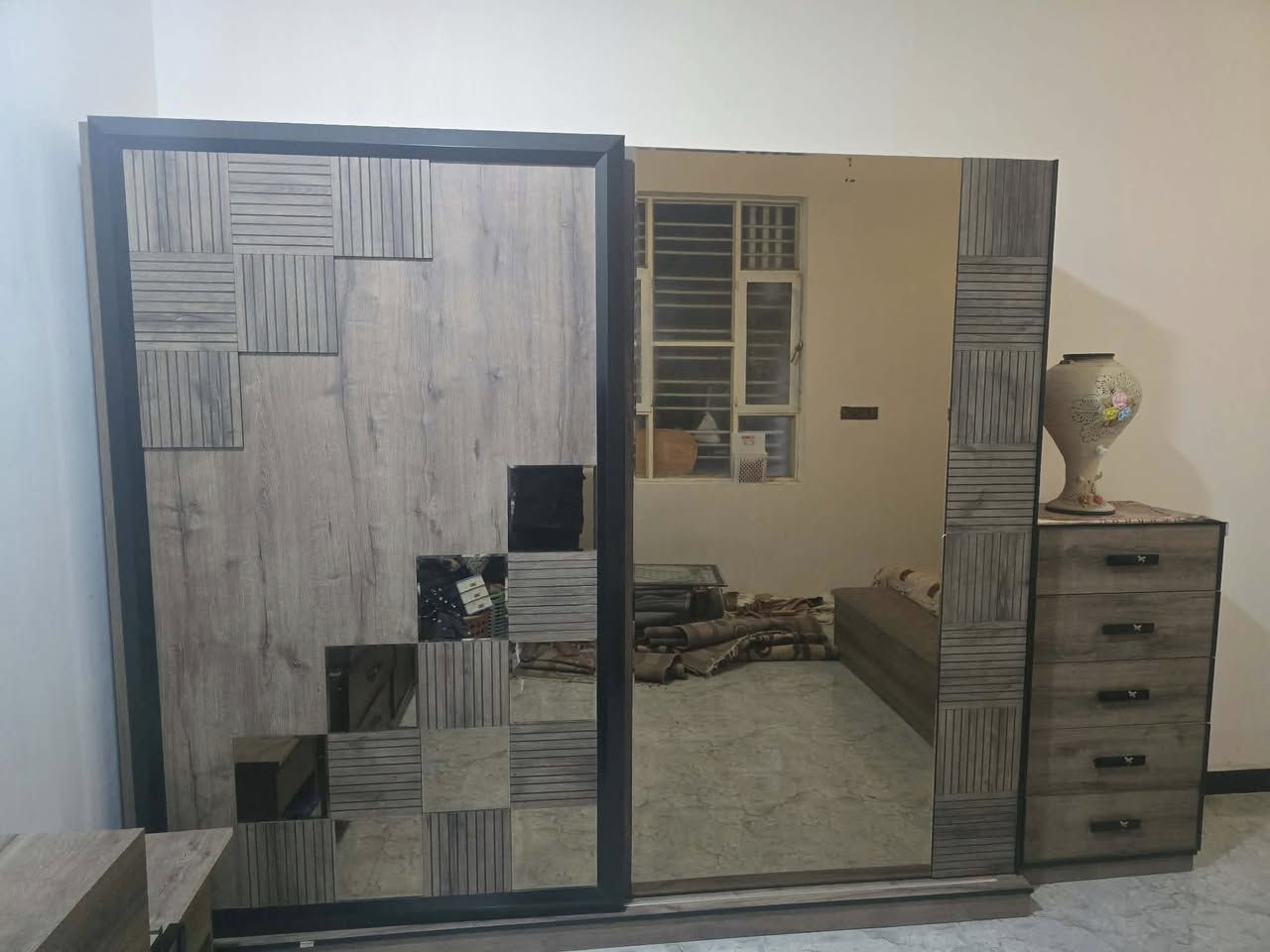 غرفه نوم للبيع للستفسار اتصال ع رقم ***********
