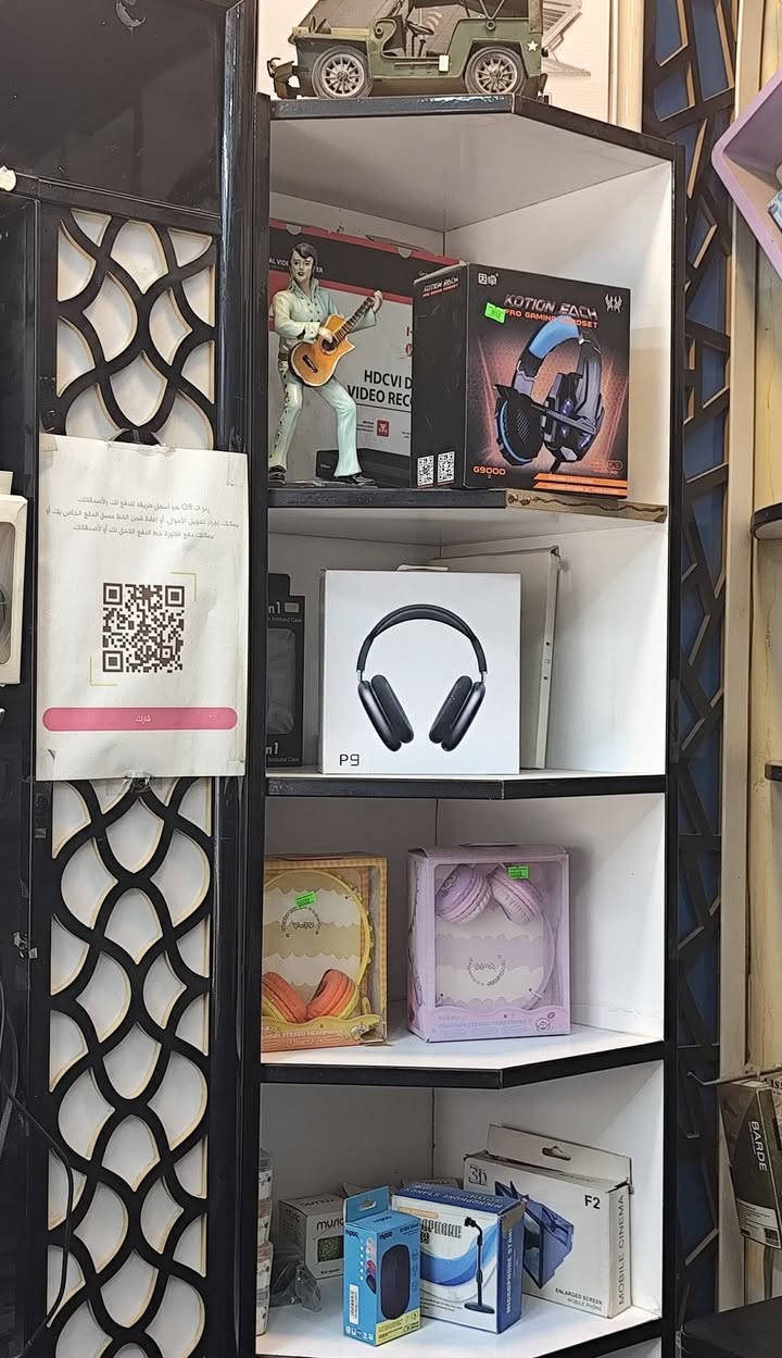 باترينات 
ورفوف تصلح لاصحاب الأسواق /,الصيدليات / الصالونات /محلات الحلاقه /للكوزمتك وغيرها 
باسعار مناسبه 
في محل معروض للبيع 
للاستفسار 
***********
واتس او تصال
