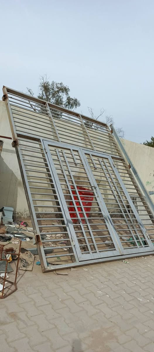 باب للبيع اثنين طلاليك مع كتيبةسل ستيل ثقيل نظيف كلش 
ارتفاع ثلاثةمترونص 
العرض ثلاثةمتر
السعرمليون ونص
***********
