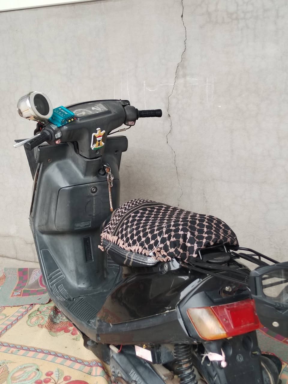 يامها للبيع 
مكينته ممفتوحه شرط الفحص
كابريته جديده شديته
تايراته جديده 
شواصي شرط 
شلعه معدل فول
هندر واحد يشتغل
الباتري مالته ميت ينرادله تبديل 
سعر325بي مجال
واتساب ***********
