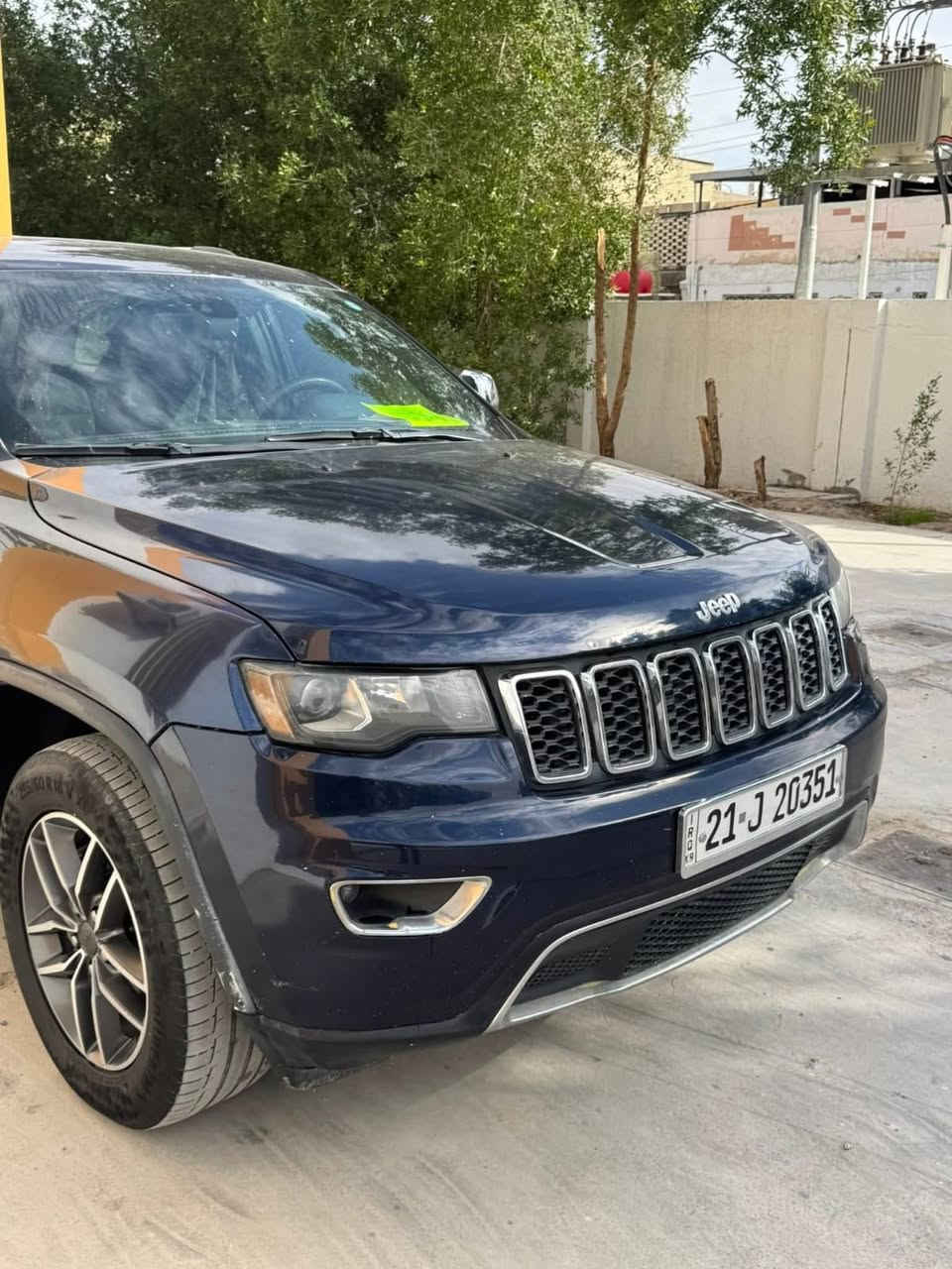 السلام عليكم
للبيع فقط بدون مراوس

 جيب كراند شيروكي لون نيلي 

السعر 185 وبيها مجال 

موديل 2017

4انظمة قياده 

كشنات حضن

كير طياره 8 نمر 

محرك المرغوب شرط يمشي على البانزين العادي 3600

شاشة جبيره 

سياره عليها ادامه كامله  

صدر جديد 

تخم تاير 

رقم انكليزي شرط التحويل

رقم***********

سياره حلوه و متعوب عليها ومابيها يي نقص 

مكان السياره الديوانية

صور الحادث بلمنشور
