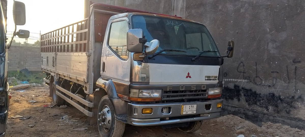 فوصه بزون سته متر محرك 16عادي بريك هوه سياره جاهزه  رقم بغداد السعر 120بيه مجال *********** مكاني البصره
