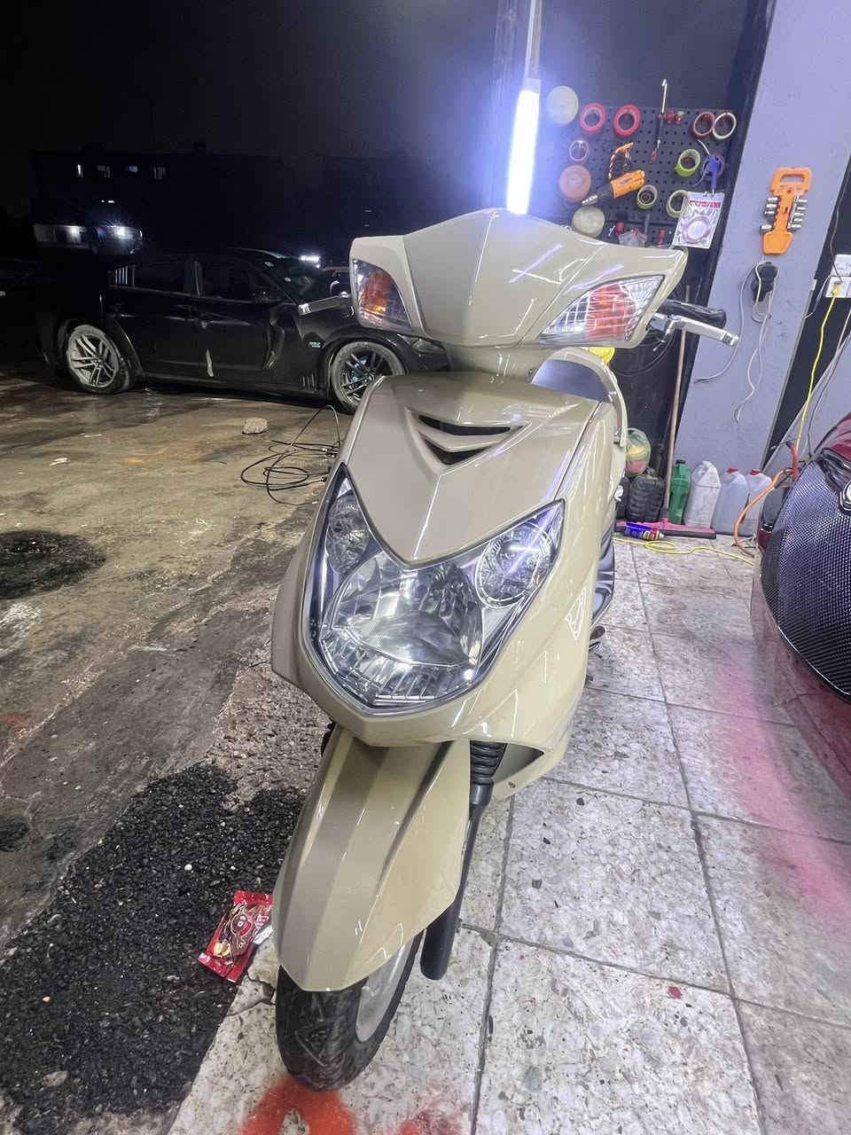 سكنس فحل فول مواصفات نكره سلف بكل وقت ما بيه ولا نقص بيه صالنصه اصليه صجميه وبيه يدات ان سي وأي شلعه ومعدل كفرات أصليات بس مصبوغات فرن 
السعر خاص 
المكان دوره حي الصحه 
***********
