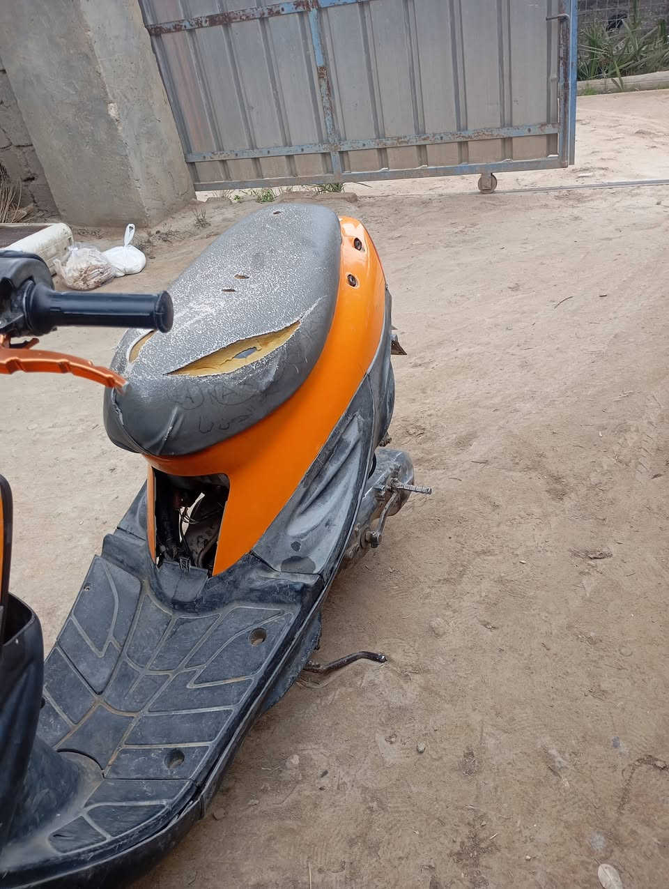 السلام عليكم البيع وا شعندك اراوسك/كوم حديد
كلج مامي جديد صالي يوم واحد من شديته 
باتري جديده 
كابريتر جديده 
شاير شغاله 
جانت شخاله وبعدين طفت 
مكاني تاجي 
رقمي ***********بي واتس
