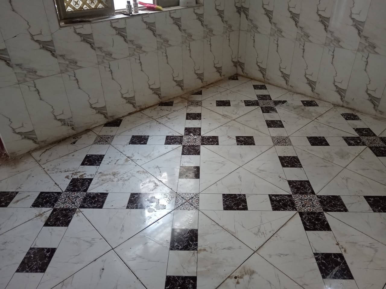 السلام عليكم ورحمة الله وبركاته
بيت زراعي حي ميسان شارع الشيوخ قرب القنطره

المساحه 65

استقبال  و صاله  وغرفه  وصحيات عدد 2  ومكشوفه

السعر 20وبي مجال
للاستفسار الاتصال على :***********
