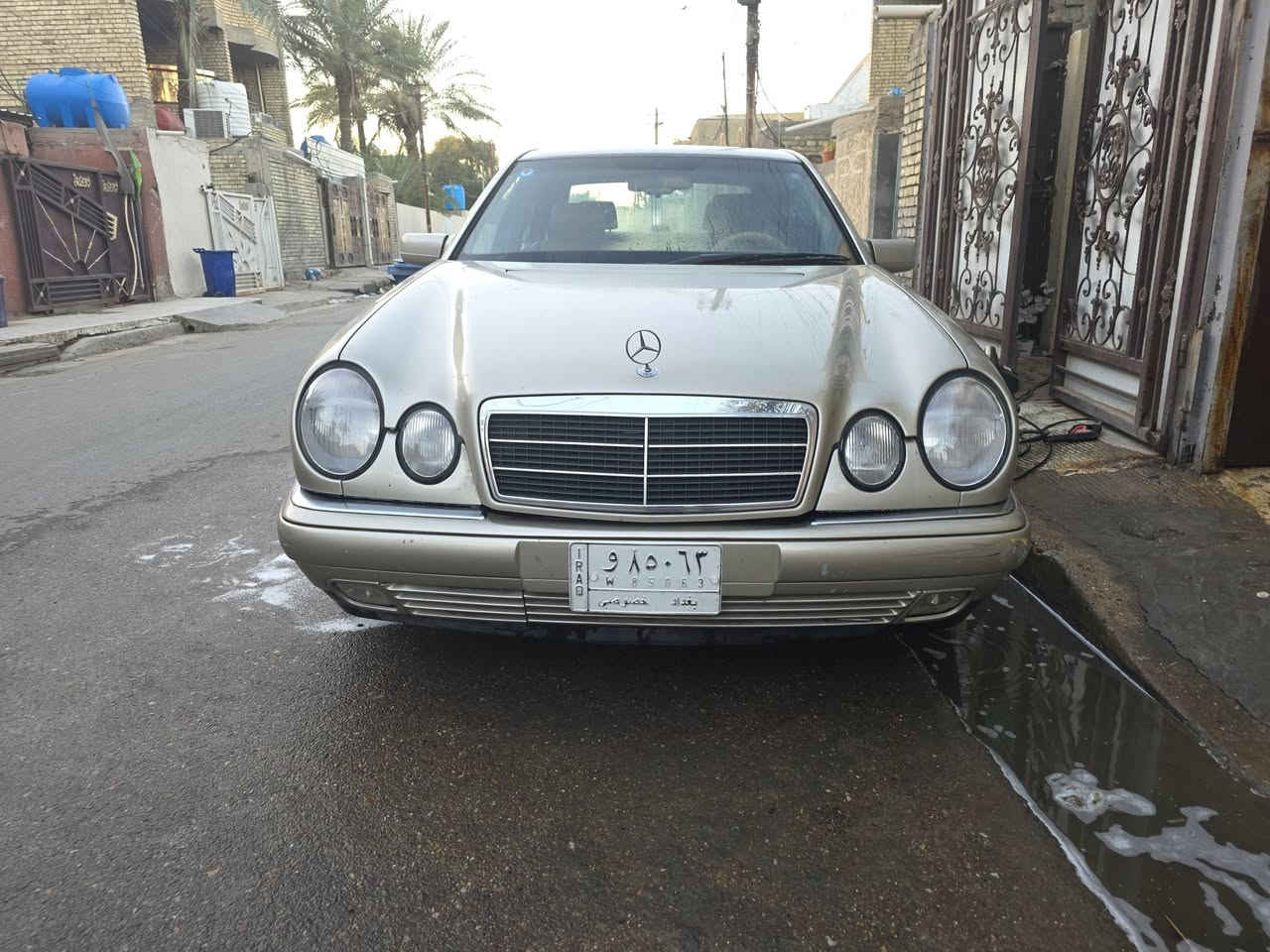 السلام السلام 
مارسيدس ام عيون مديل ٩٧
بدون معجون صبغ عام 
بابين بيهم جراد قليل موضح بلصوره 
تبريد  منظومه جديده كمبريسر فريز 
كير مكينه خير من الله 
سياره نظيفه ماكو خياس لا تصليح 
رقم بغداد مشروع وطني 
السعر ٩٠ وبيها مجال 
العنوان بغداد البنوك 
***********
