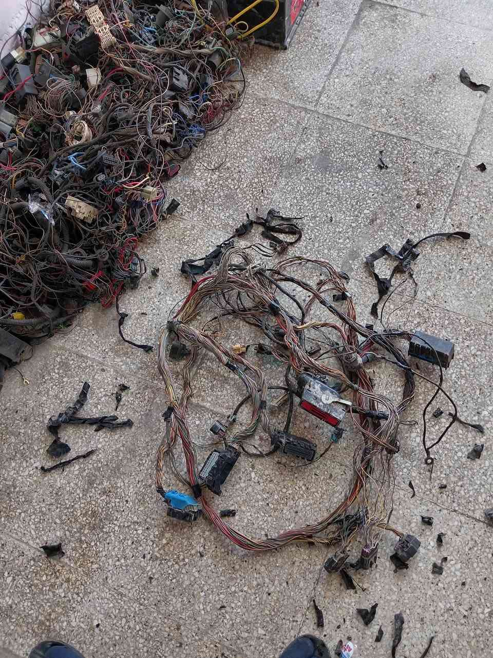 من اعمال هاذ اليوم  لورشة المؤمل تم ادامة ضفيرة محرك  شوفر ليت 3/500  تم الغاء جميع الجطلات في التخم  ورفع جميع الكتفات والجطلات من الضفيرة  ورجاع الخطوط وادامه الحساسات  وتغليف الضفيرة بلكامل مع ضمان بلعمل  ورشة المؤمل الكهربائي  بغداد الجديده قرب محطة وقود الجبهة مجاور روضة اليقين  *********** لا يوجود اي فرع اخر للورشة
